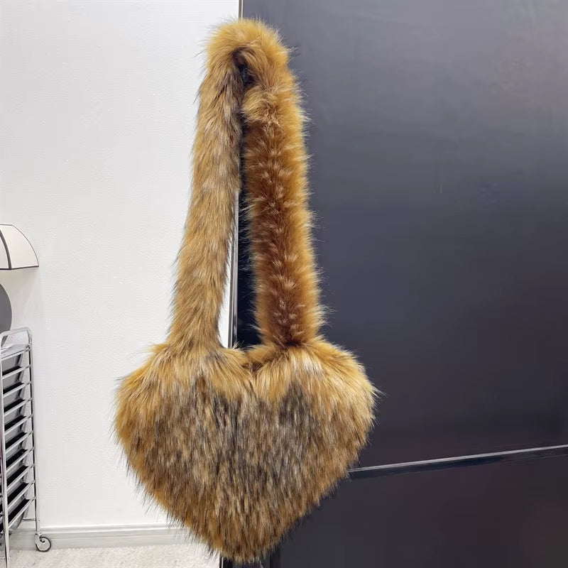 2023 Fluffy Plush Winter Women Handbags Heart Shaped Faux Raccoon Fur Heart Shaped Shoulder Bag Cute Love Tote Bags for Women