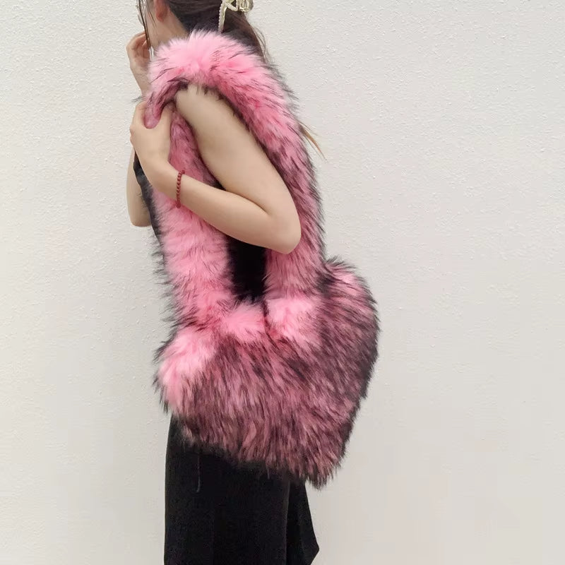 2023 Fluffy Plush Winter Women Handbags Heart Shaped Faux Raccoon Fur Heart Shaped Shoulder Bag Cute Love Tote Bags for Women