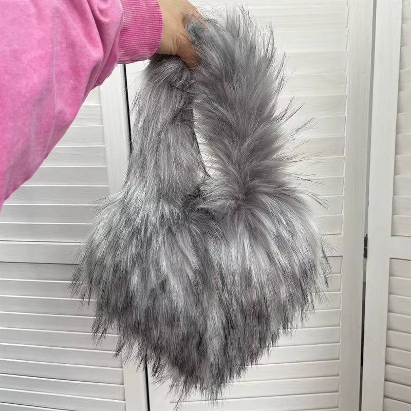 2023 Fluffy Plush Winter Women Handbags Heart Shaped Faux Raccoon Fur Heart Shaped Shoulder Bag Cute Love Tote Bags for Women